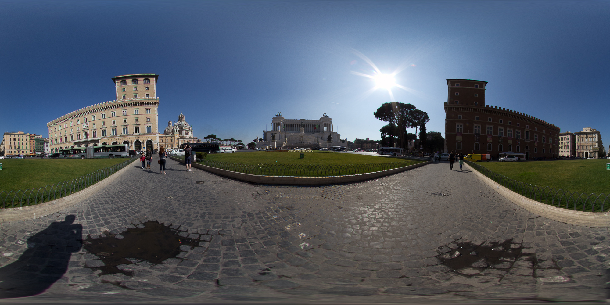 input_images/Piazza Venezia.jpg
